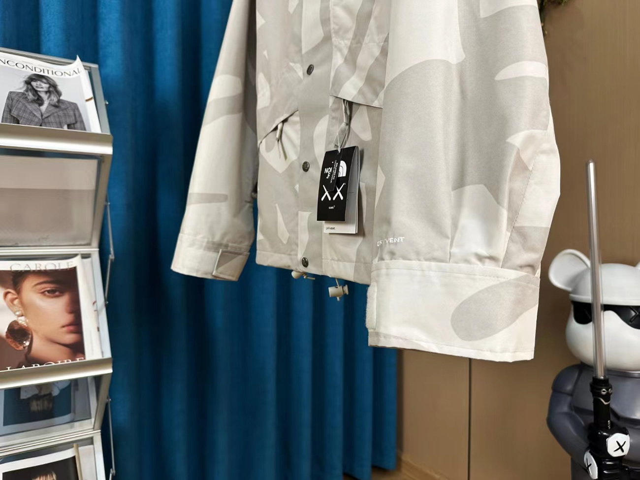 The North Face Xx Kaws Jacket (10) - www.newkick.vip